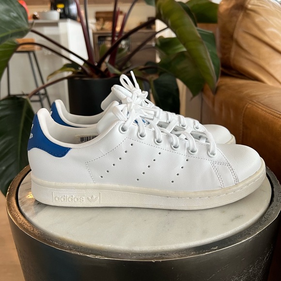 Adidas Stan Smith Shoes - Picture 2 of 6